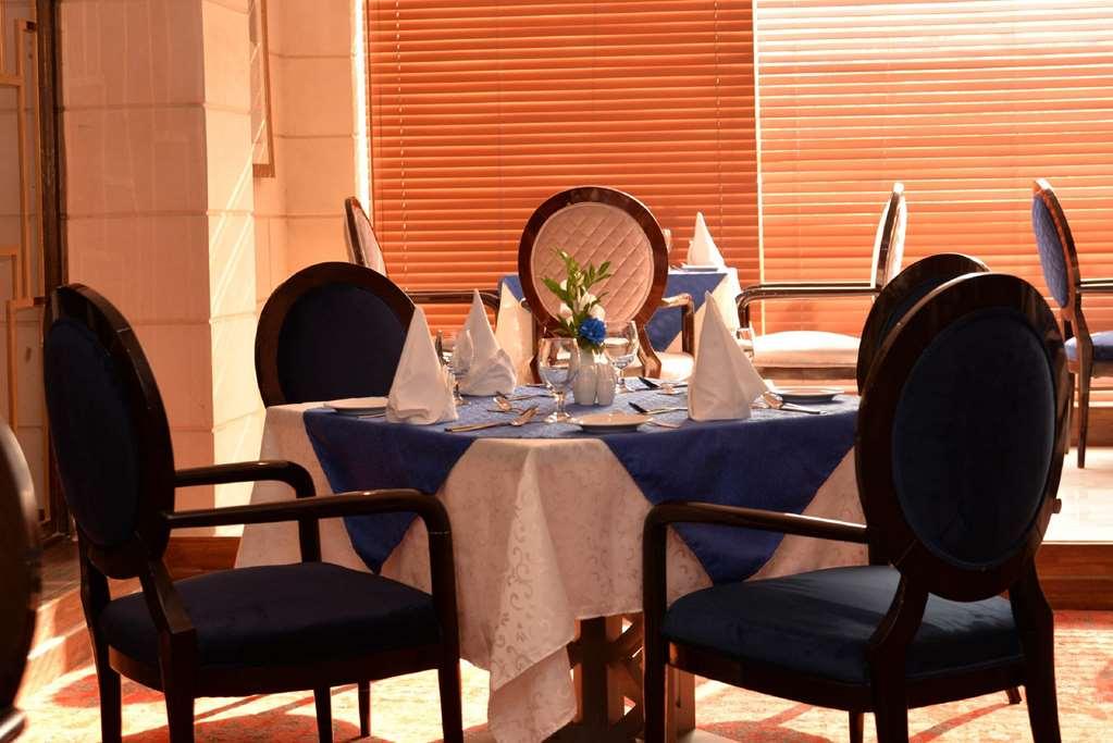 Best Western Premier Islamabad Hotel Restaurant foto